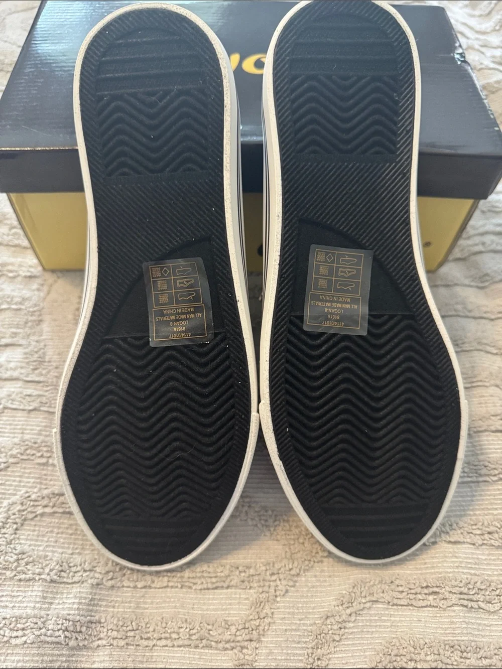 Out woods Leopard Print Low-Top Canvas Sneakers - with rhinestone laces - Picture 6 of 16